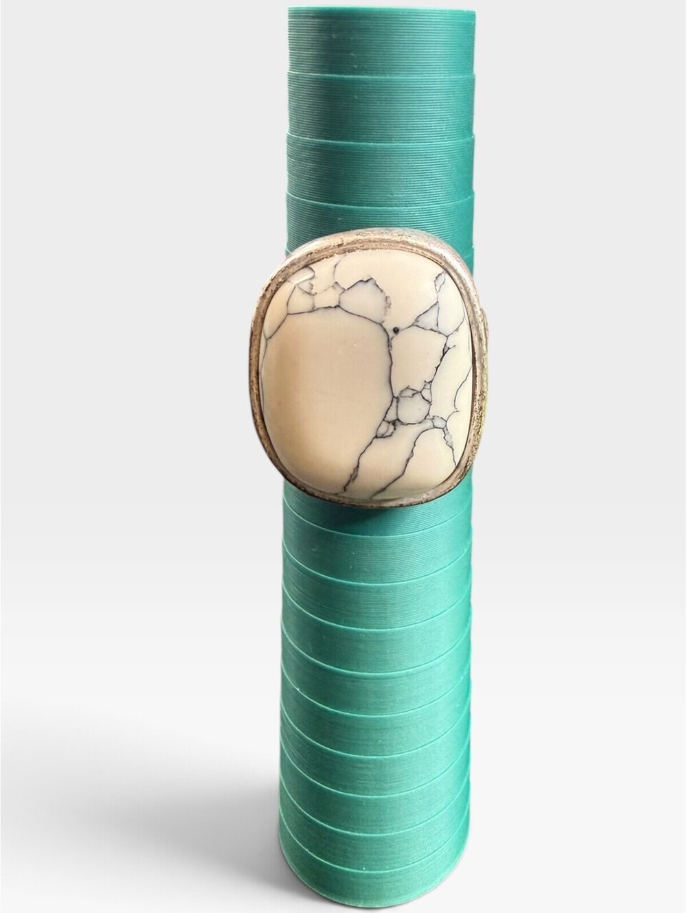 Ivory White Veined Stone Statement Ring Antiqued Silver Tone Size 7.5-8